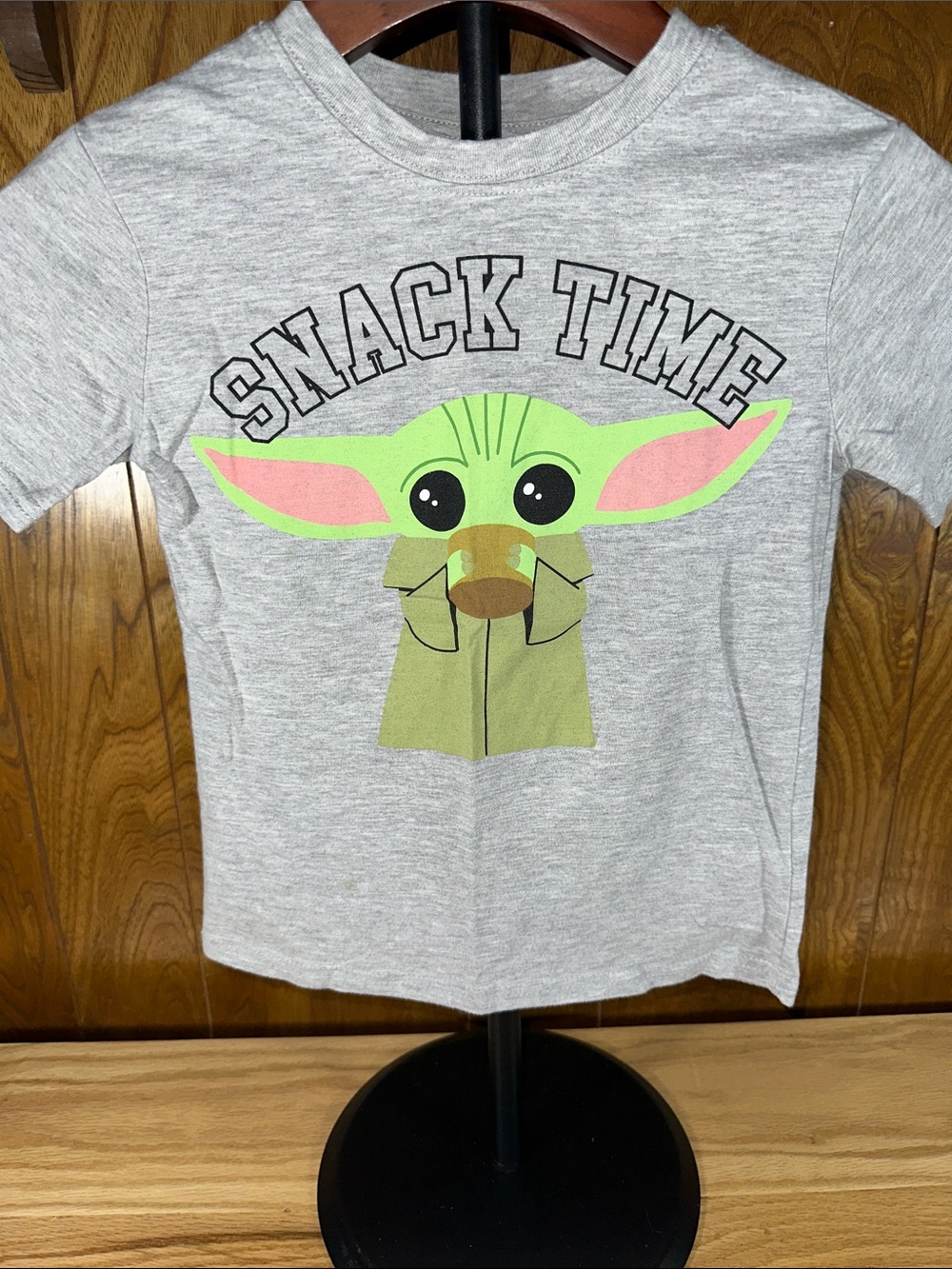 🎉 Star Wars themed “Snack Time” Tee. Size 5/6 D425